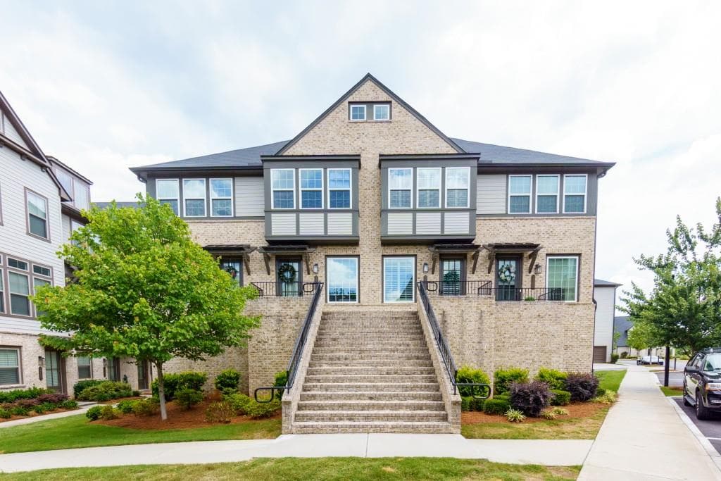 3 bedroom, 4 bathroom, 1,722 sq ft townhouse sold at 3785 Allegretto Circle 230, Atlanta, GA 30339