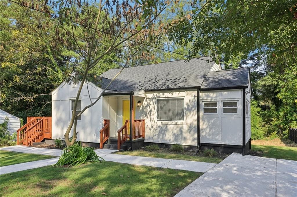 3 bedroom, 2 bathroom, 1,166 sq ft single family residence sold at 657 Woods Drive, Atlanta, GA 30318