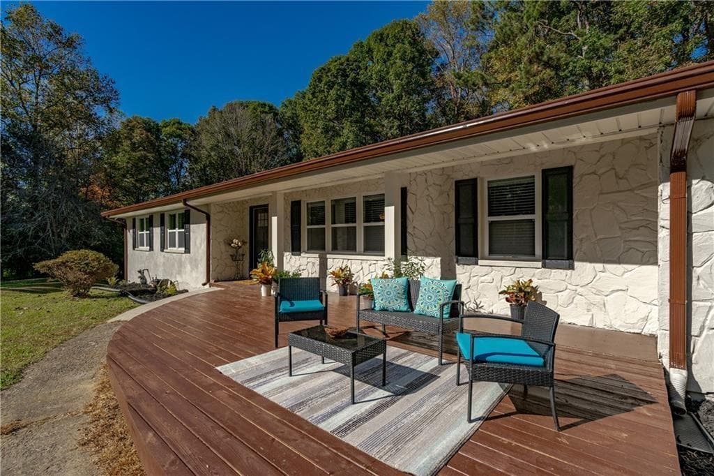 3 bedroom, 3 bathroom, 1,798 sq ft single family residence sold at 2750 Old Horseshoe Bend Road, Marietta, GA 30064