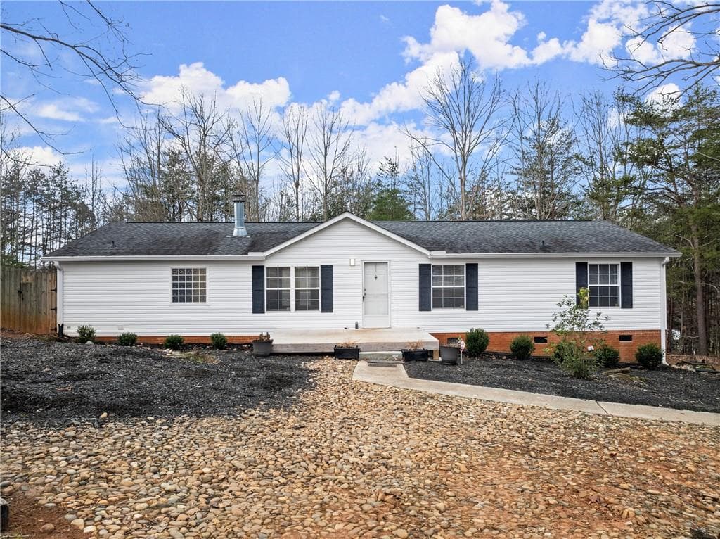 3 bedroom, 2 bathroom single family residence sold at 135 Cougar Drive, Cleveland, GA 30528