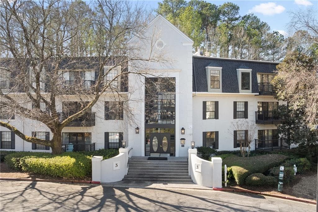 2 bedroom, 2 bathroom, 1,249 sq ft condominium sold at 3110 Pine Heights Drive, Atlanta, GA 30324