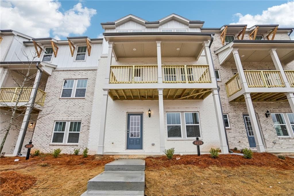 4 bedroom, 4 bathroom townhouse sold at 4659 Red Lion Place, Lawrenceville, GA 30044