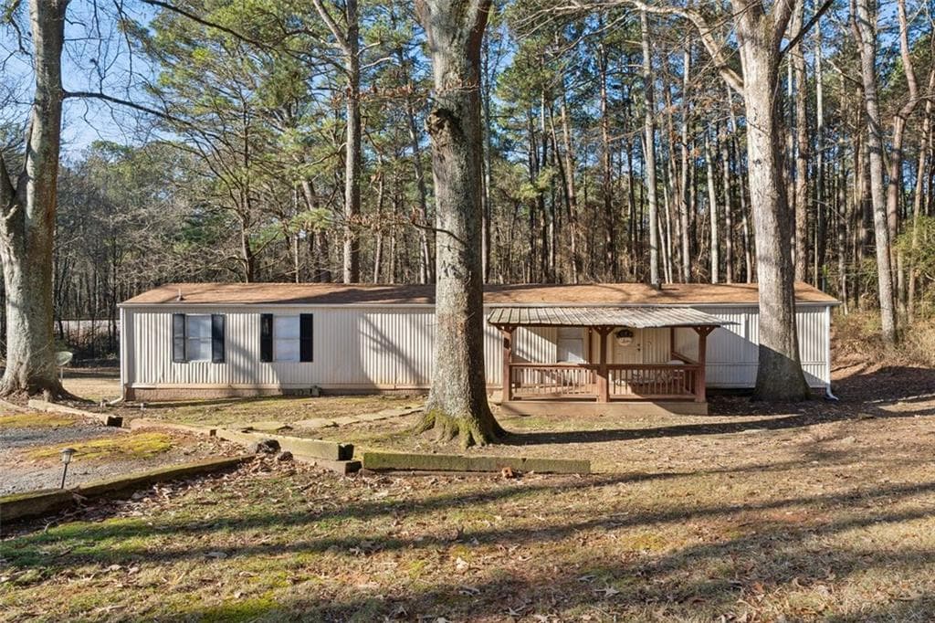 2 bedroom, 2 bathroom single family residence sold at 5381 Groovers Landing Road, Acworth, GA 30101