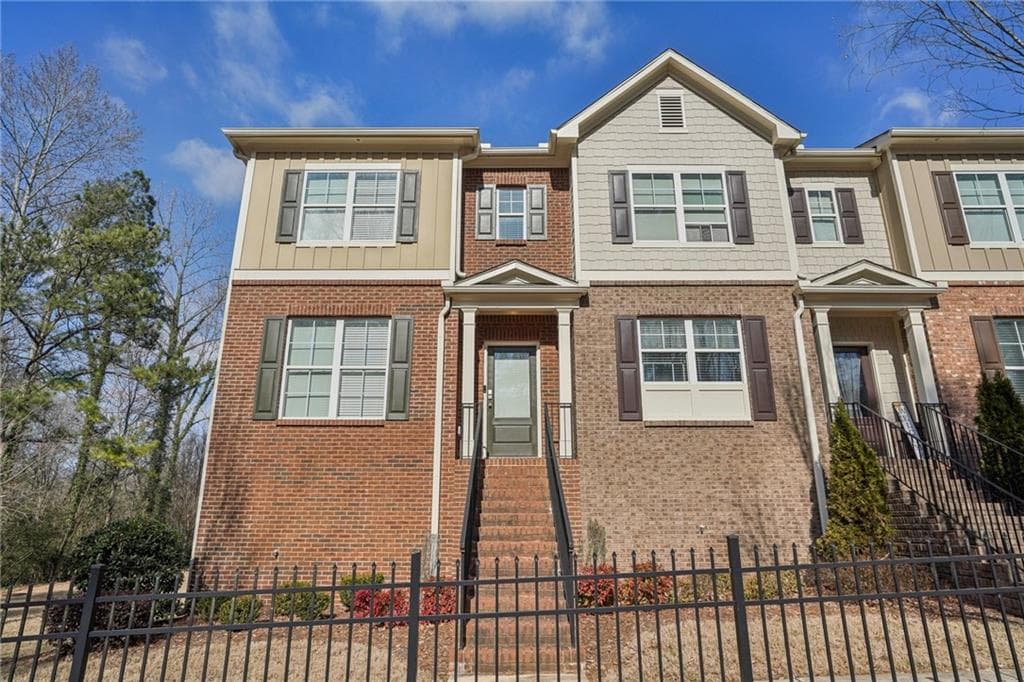 3 bedroom, 4 bathroom, 1,922 sq ft townhouse sold at 201 Aventine Lane, Smyrna, GA 30082