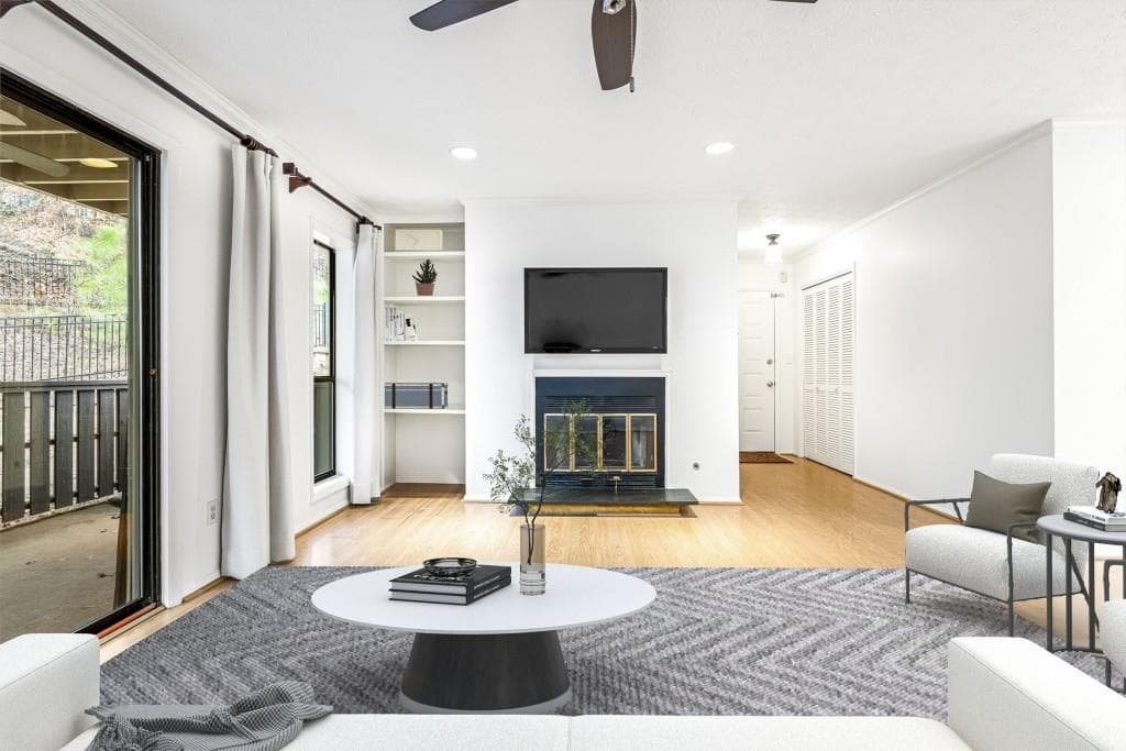 2 bedroom, 2 bathroom, 1,131 sq ft condominium sold at 1107 Woodcliff Drive, Atlanta, GA 30350