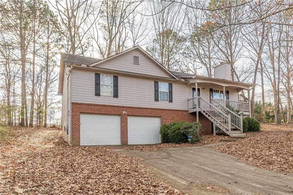 3 bedroom, 2 bathroom single family residence sold at 90 Lake Avalon Court, Dallas, GA 30157
