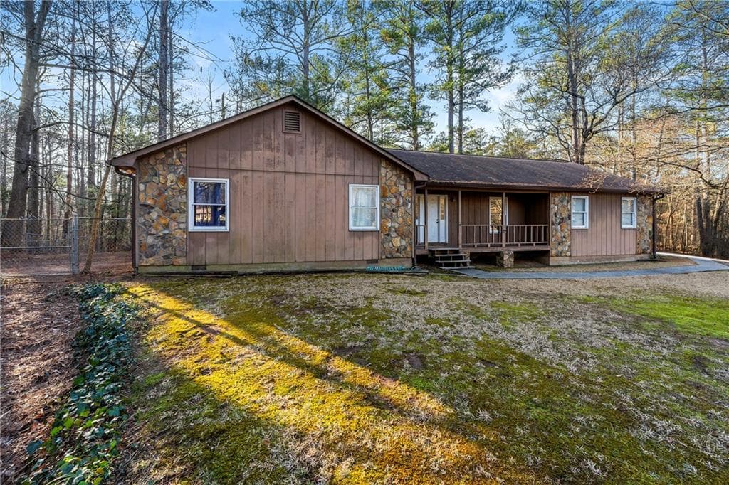 3 bedroom, 2 bathroom single family residence sold at 1350 Piedmont Road, Marietta, GA 30066