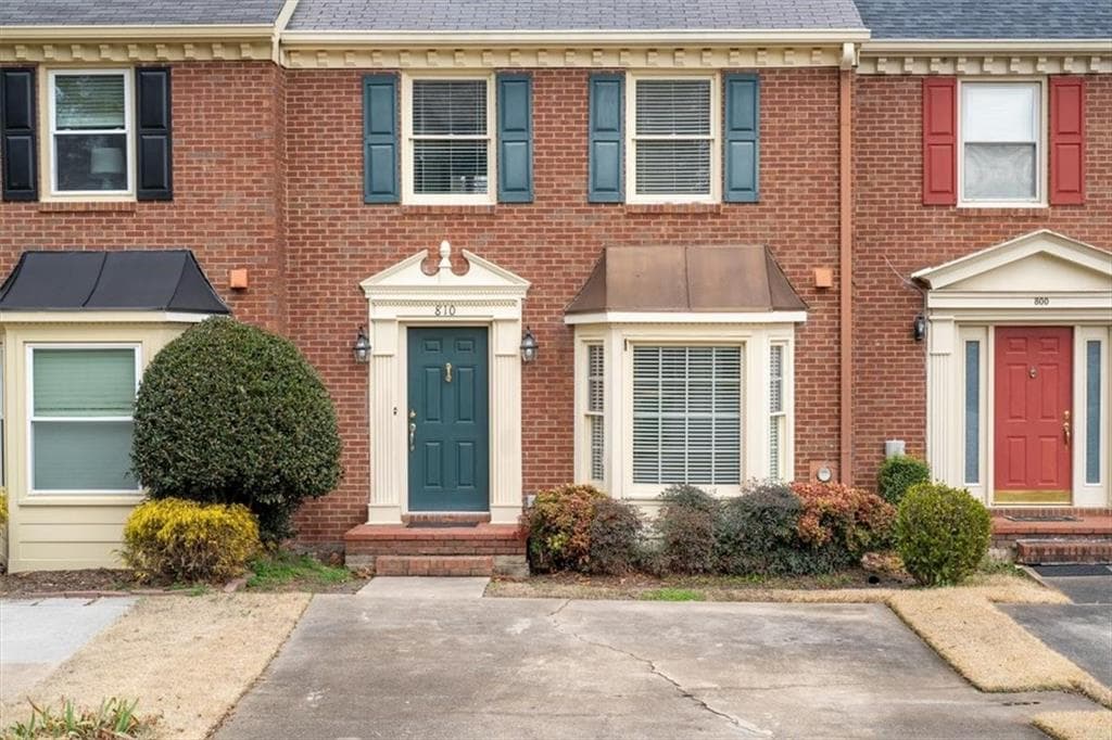 2 bedroom, 3 bathroom, 1,334 sq ft townhouse sold at 810 Towergate Place, Atlanta, GA 30350