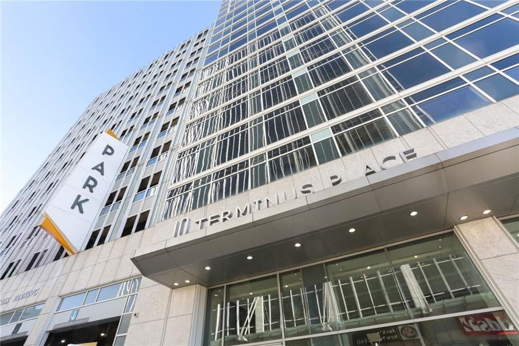 2 bedroom, 3 bathroom, 1,932 sq ft condominium sold at 3325 Piedmont Road 1502, Atlanta, GA 30326
