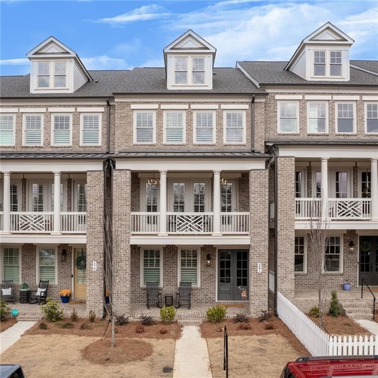 3 bedroom, 4 bathroom townhouse sold at 581 Brashy Street, Woodstock, GA 30188