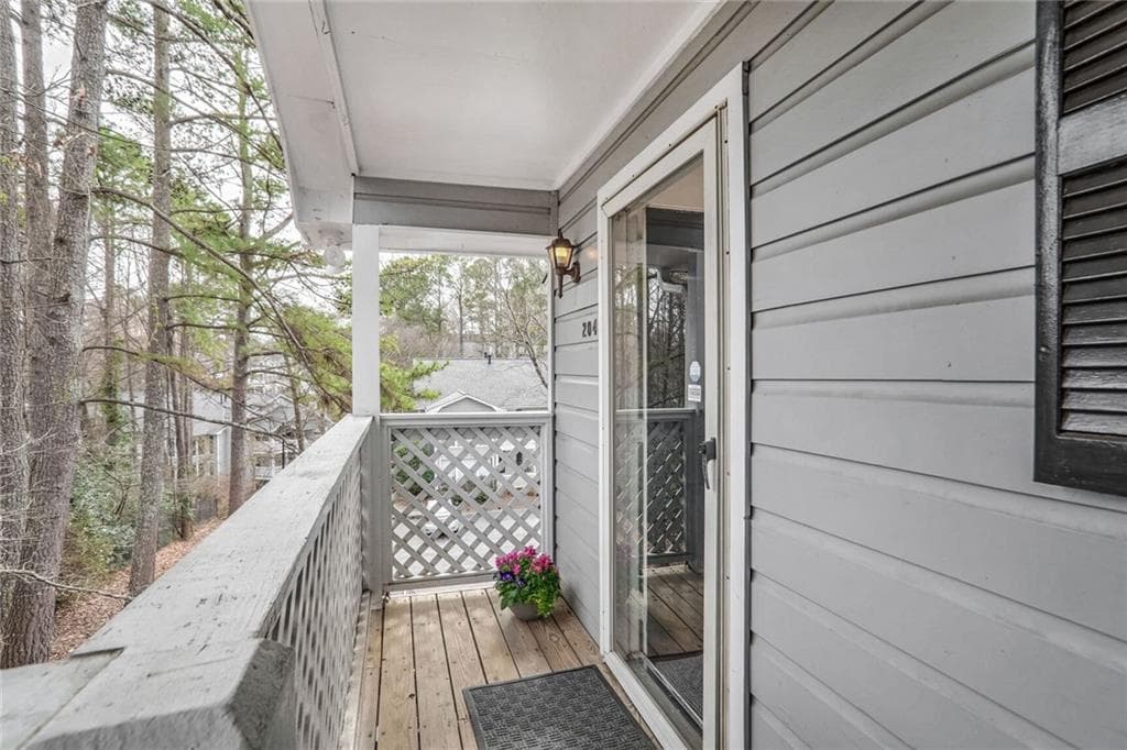 2 bedroom, 1 bathroom condominium sold at 204 Natchez Trace, Sandy Springs, GA 30350