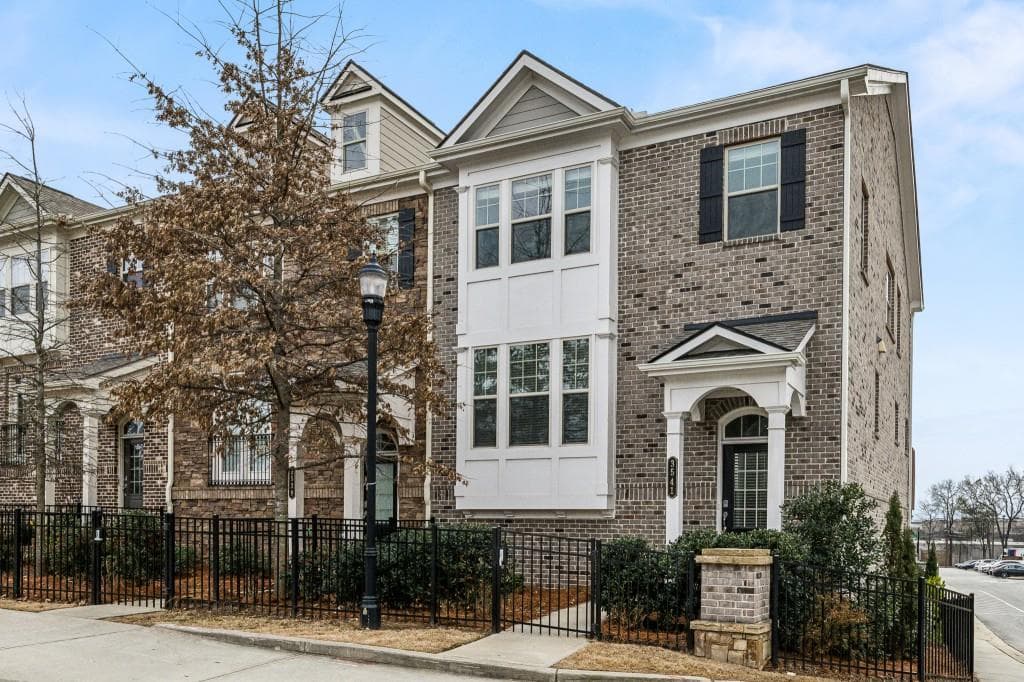 3 bedroom, 4 bathroom townhouse sold at 3541 Koyla Landing, Chamblee, GA 30341