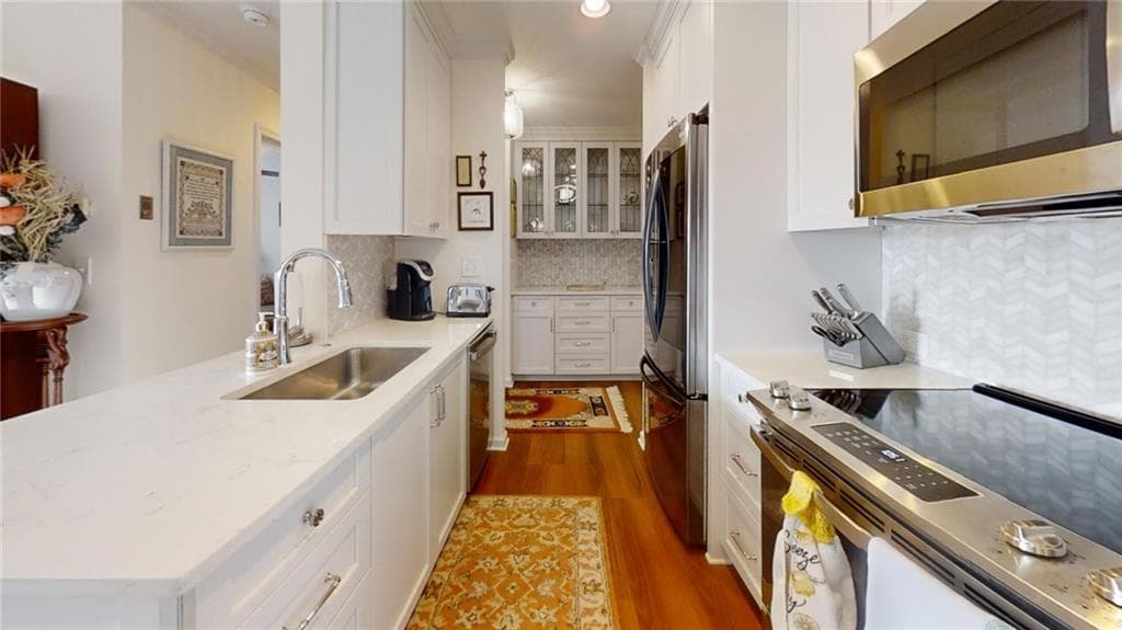 2 bedroom, 2 bathroom, 1,070 sq ft condominium sold at 300 Johnson Ferry Road B610, Atlanta, GA 30328
