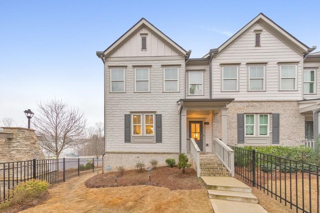 3 bedroom, 4 bathroom townhouse sold at 259 Vista Lane, Woodstock, GA 30189