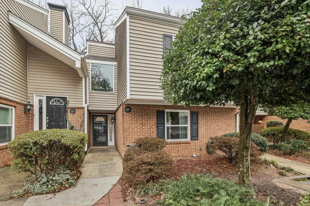 2 bedroom, 2 bathroom, 1,900 sq ft condominium sold at 64 Dunwoody Springs Drive, Atlanta, GA 30328