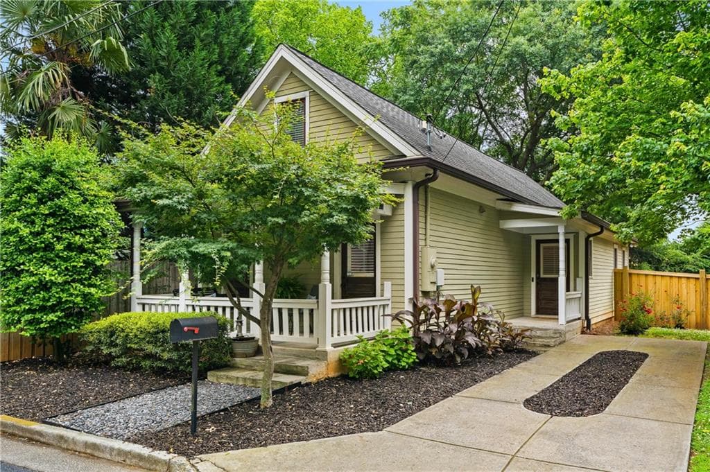 2 bedroom, 3 bathroom, 1,801 sq ft single family residence sold at 731 Mollie Street, Atlanta, GA 30316