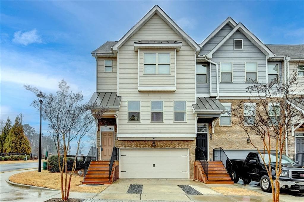 3 bedroom, 4 bathroom townhouse sold at 3520 ABBEY Way, Gainesville, GA 30507