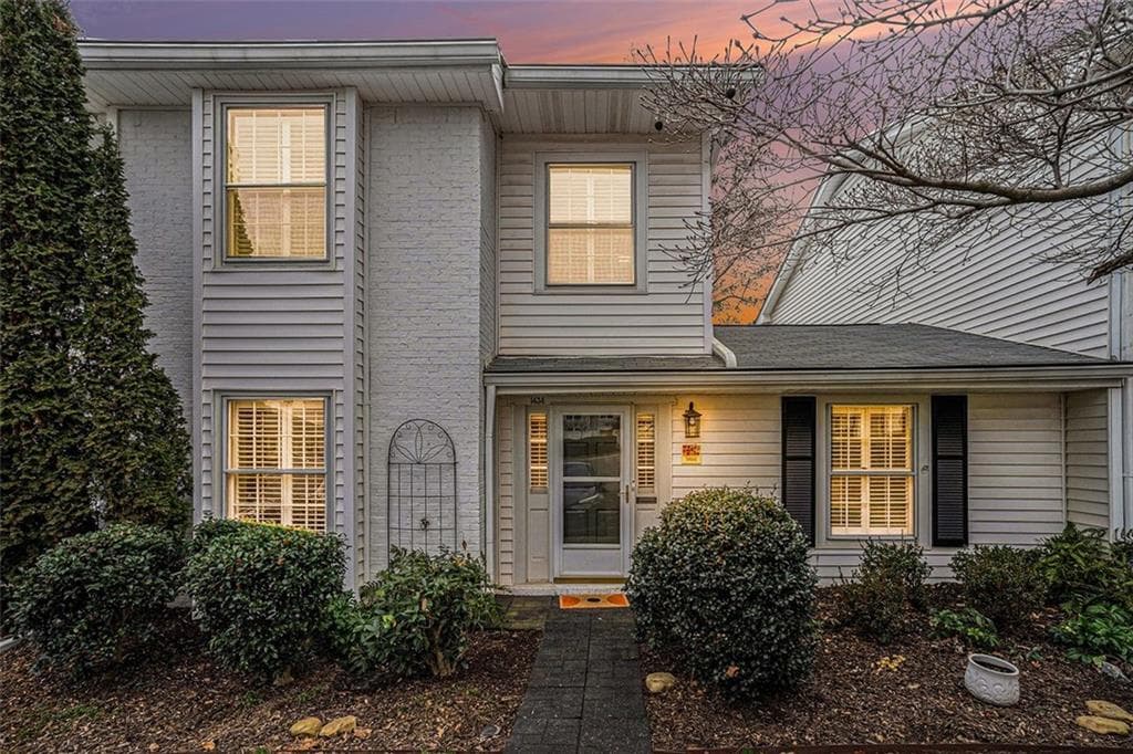 2 bedroom, 3 bathroom, 1,860 sq ft condominium sold at 1434 HAMPTON GLEN Court, Decatur, GA 30033