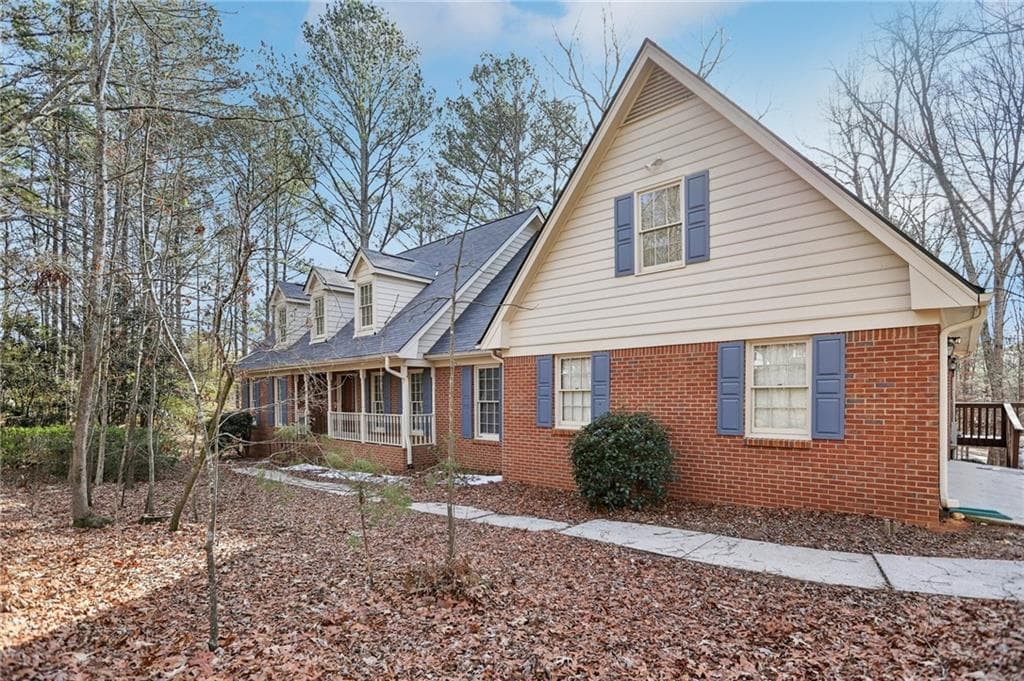 3 bedroom, 4 bathroom single family residence sold at 2999 Happy Hollow Drive, Conyers, GA 30094