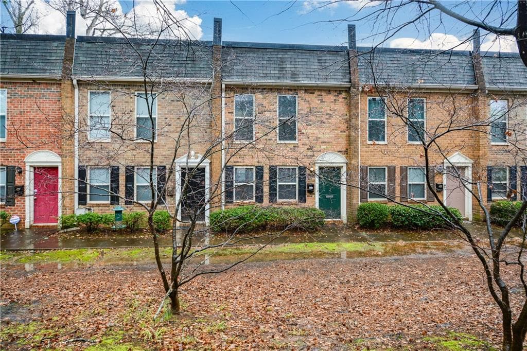 2 bedroom, 3 bathroom townhouse sold at 125 N River Drive F, Atlanta, GA 30350