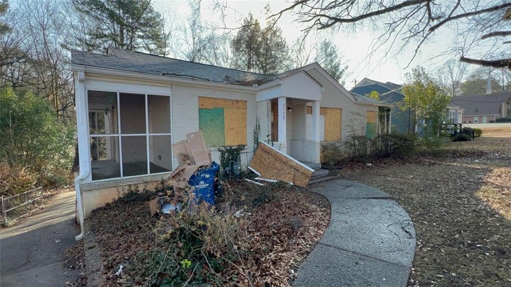 3 bedroom, 2 bathroom single family residence sold at 2528 SYLVAN Road, Atlanta, GA 30344