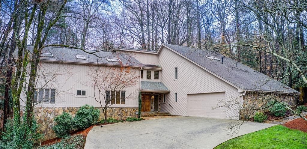 5 bedroom, 4 bathroom, 5,140 sq ft single family residence sold at 925 Ivy Falls Drive, Atlanta, GA 30328