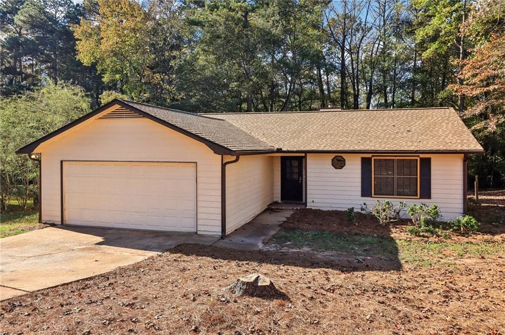 3 bedroom, 2 bathroom single family residence sold at 8673 Collins Drive, Jonesboro, GA 30236
