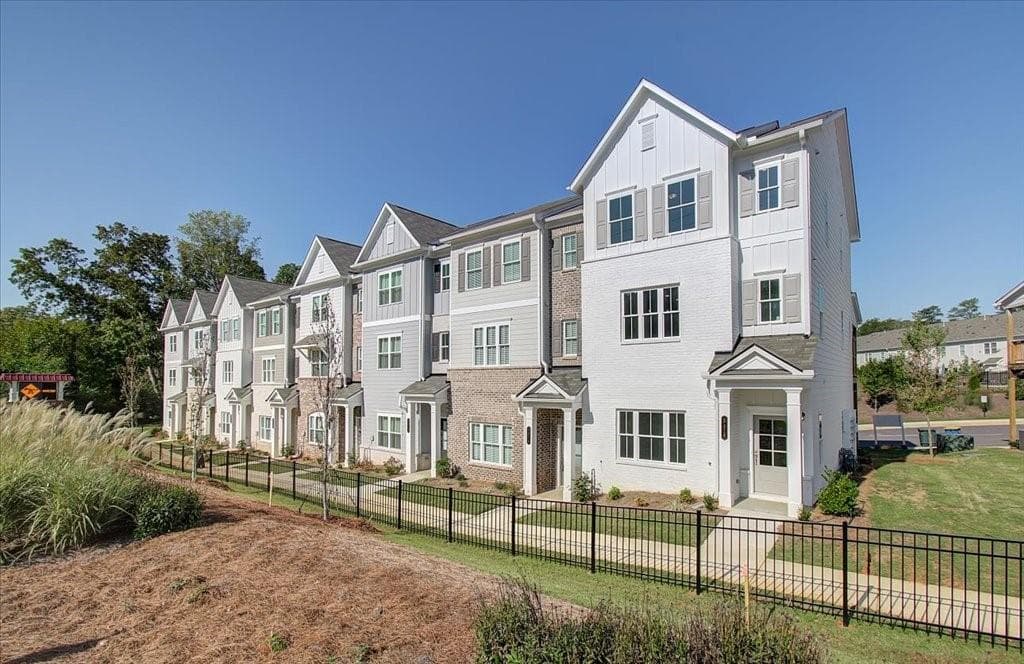 3 bedroom, 4 bathroom townhouse sold at 3316 Cranston Lane, Kennesaw, GA 30144