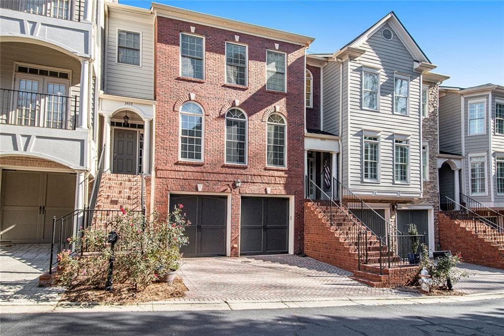 4 bedroom, 4 bathroom, 2,762 sq ft townhouse sold at 5453 Battery Ln #20 Lane, Atlanta, GA 30342