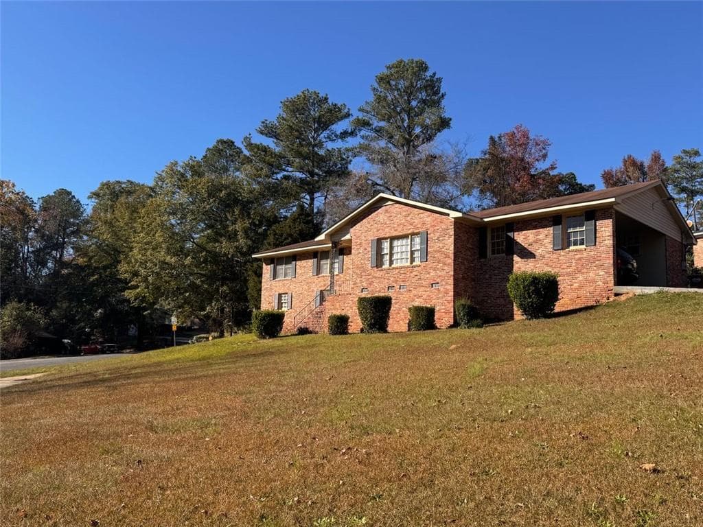 4 bedroom, 3 bathroom single family residence sold at 1596 NEW CASTLE Drive, Macon, GA 31204
