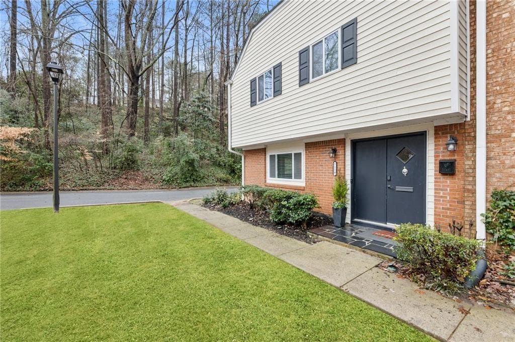 3 bedroom, 3 bathroom condominium sold at 7114 Stonington Drive, Atlanta, GA 30328