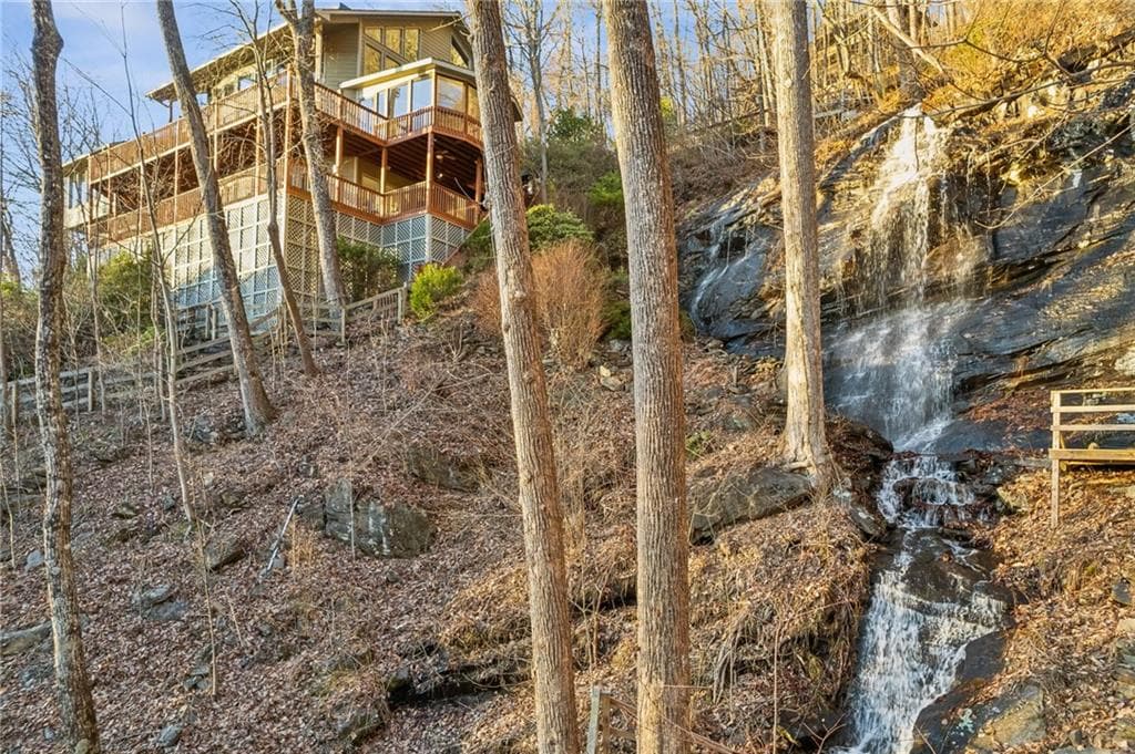 5 bedroom, 4 bathroom, 5,000 sq ft single family residence sold at 407 Thunder Ridge, Jasper, GA 30143