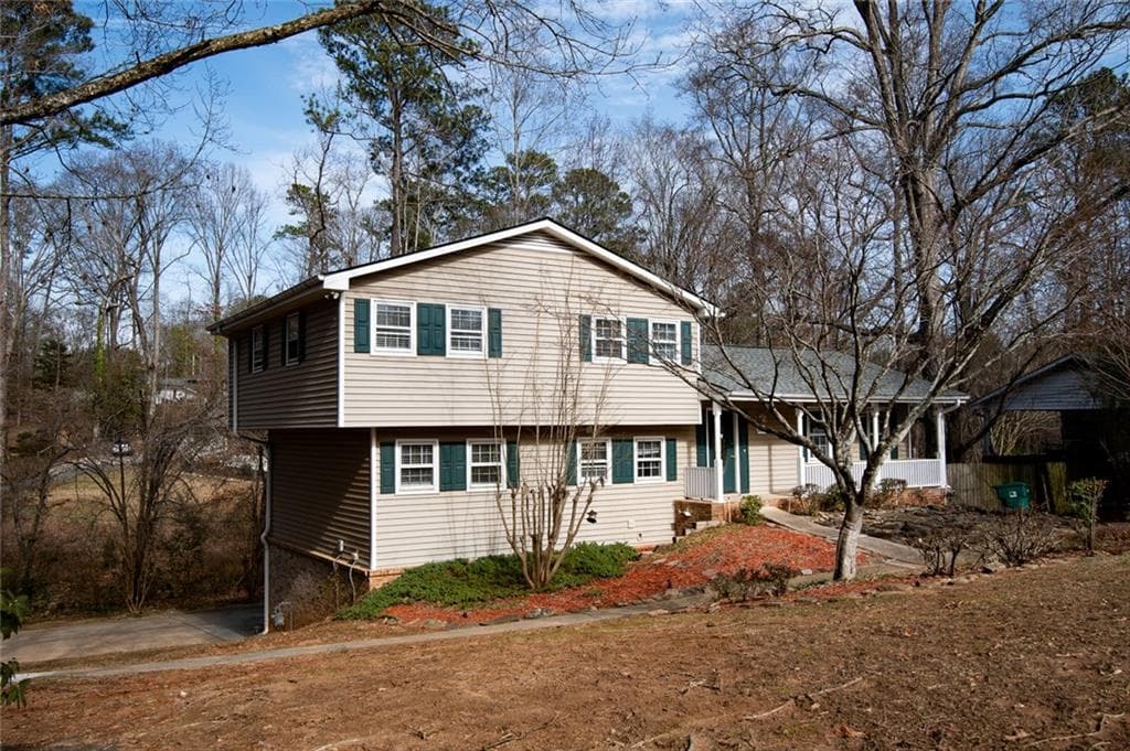 3 bedroom, 3 bathroom single family residence sold at 940 Highview Drive, Smyrna, GA 30082