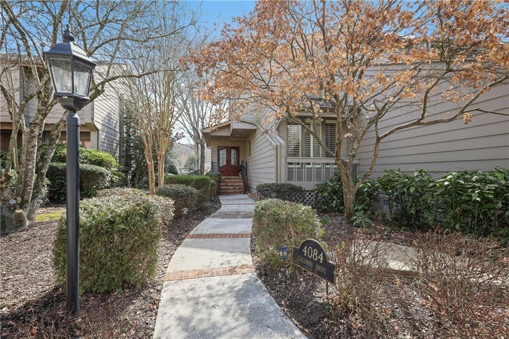 3 bedroom, 3 bathroom townhouse sold at 4084 Columns Drive, Marietta, GA 30067
