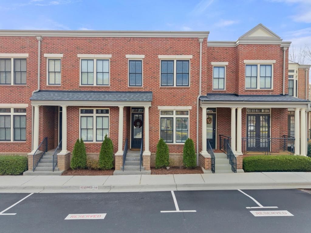 3 bedroom, 3 bathroom condominium sold at 4740 Cypress Commons, Atlanta, GA 30338