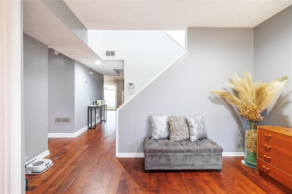 3 bedroom, 3 bathroom townhouse sold at 6199 Willow Run Road, Peachtree Corners, GA 30092
