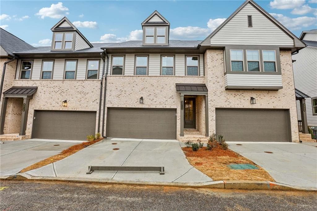 3 bedroom, 3 bathroom townhouse sold at 3912 Allegretto Circle 48, Atlanta, GA 30339