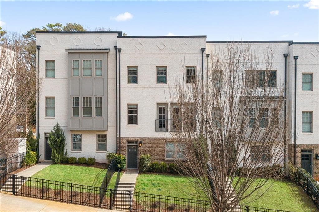 3 bedroom, 4 bathroom townhouse sold at 6071 Boylston Drive, Atlanta, GA 30328