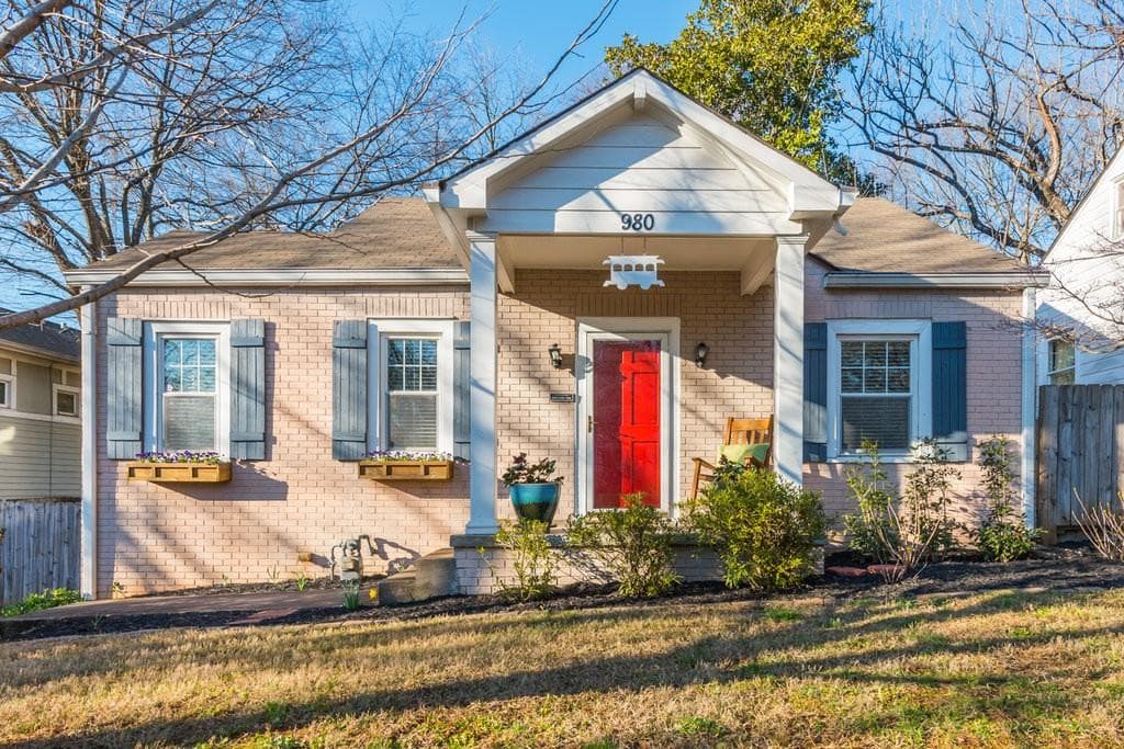 2 bedroom, 1 bathroom, 867 sq ft single family residence sold at 980 Glenwood Avenue, Atlanta, GA 30316