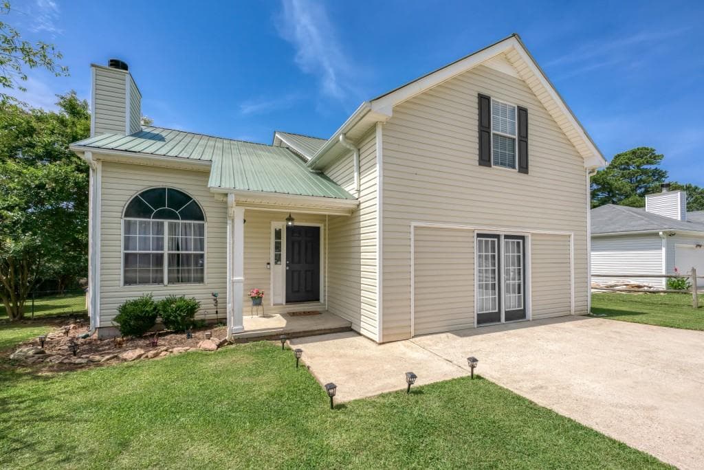 3 bedroom, 2 bathroom, 2,123 sq ft single family residence sold at 2012 Rachael Drive, Statham, GA 30666