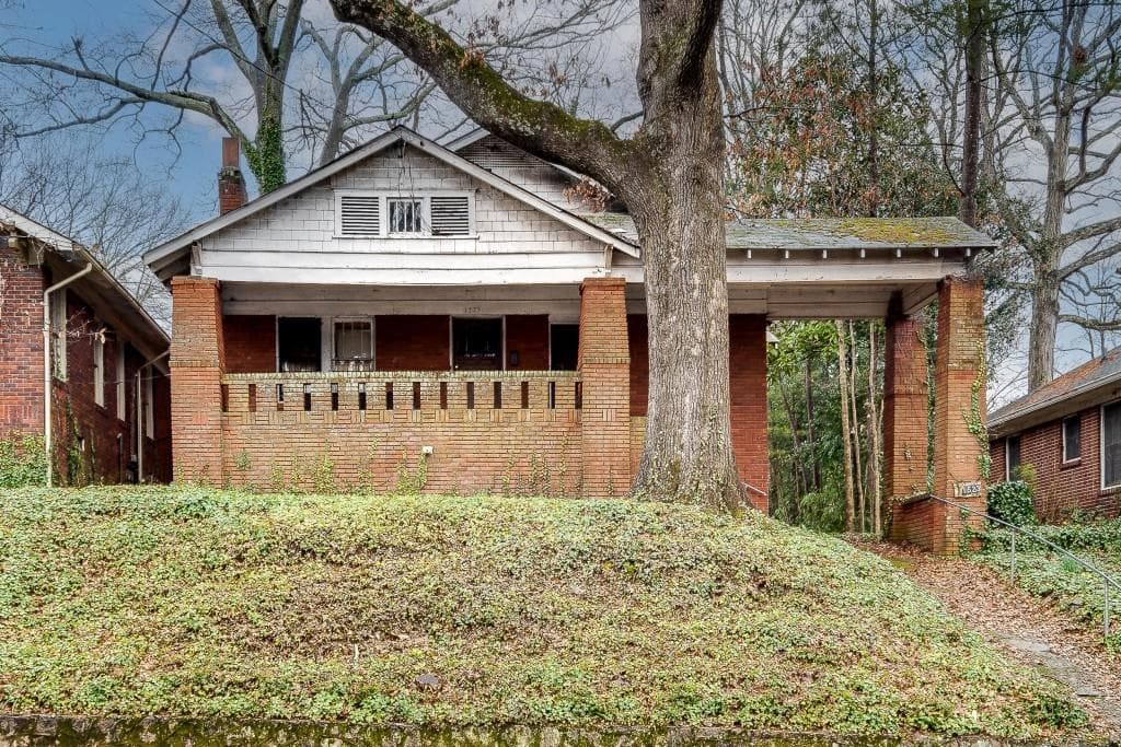 3 bedroom, 2 bathroom, 1,353 sq ft single family residence sold at 1523 Melrose Drive, Atlanta, GA 30310