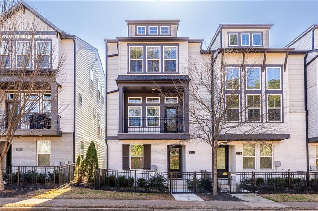 3 bedroom, 4 bathroom townhouse sold at 927 Katie Kerr Drive, Decatur, GA 30030
