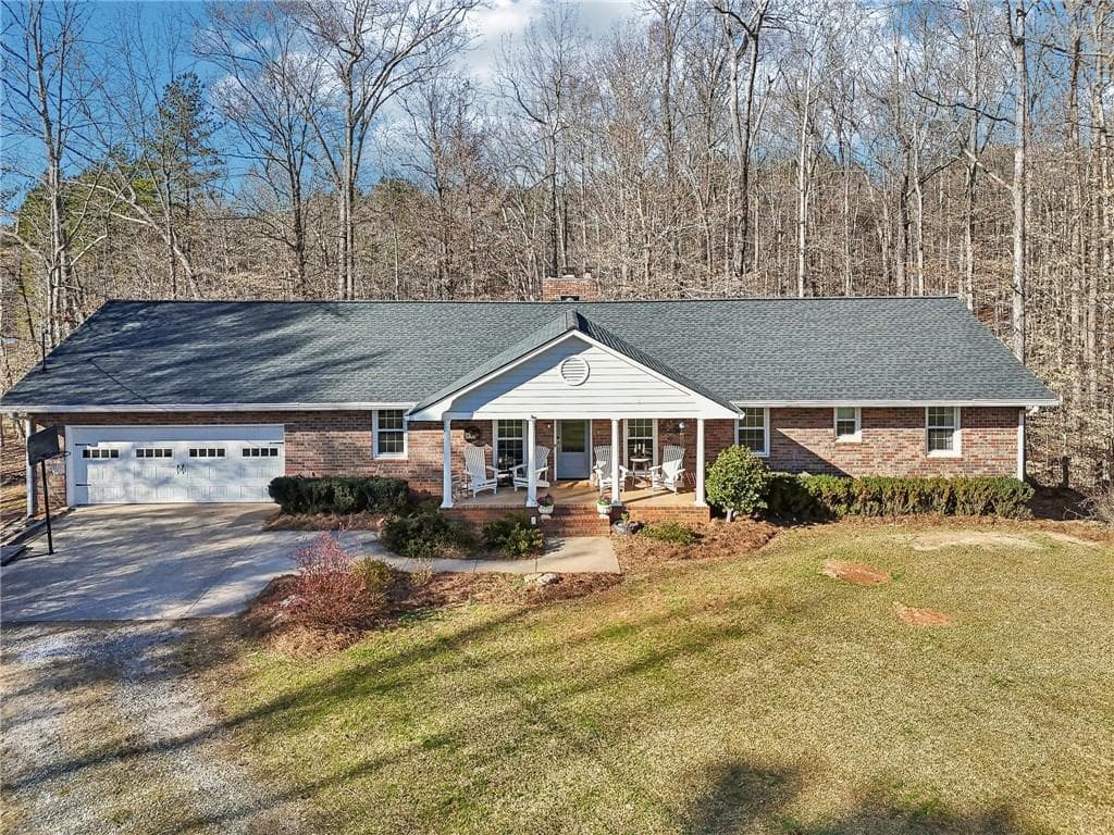 5 bedroom, 4 bathroom single family residence sold at 305 Huff Lake Road, Bogart, GA 30622