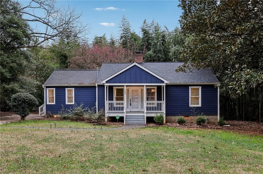 3 bedroom, 2 bathroom single family residence sold at 1624 Venetian Drive, Atlanta, GA 30311