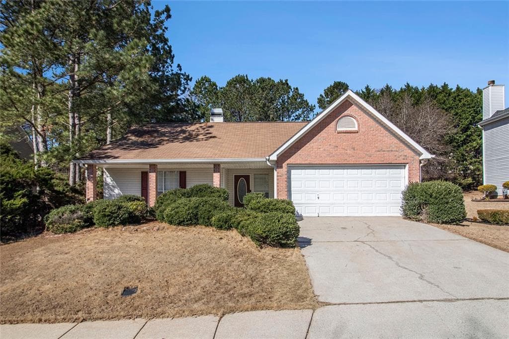 3 bedroom, 2 bathroom single family residence sold at 11941 Fairway Overlook, Fayetteville, GA 30215