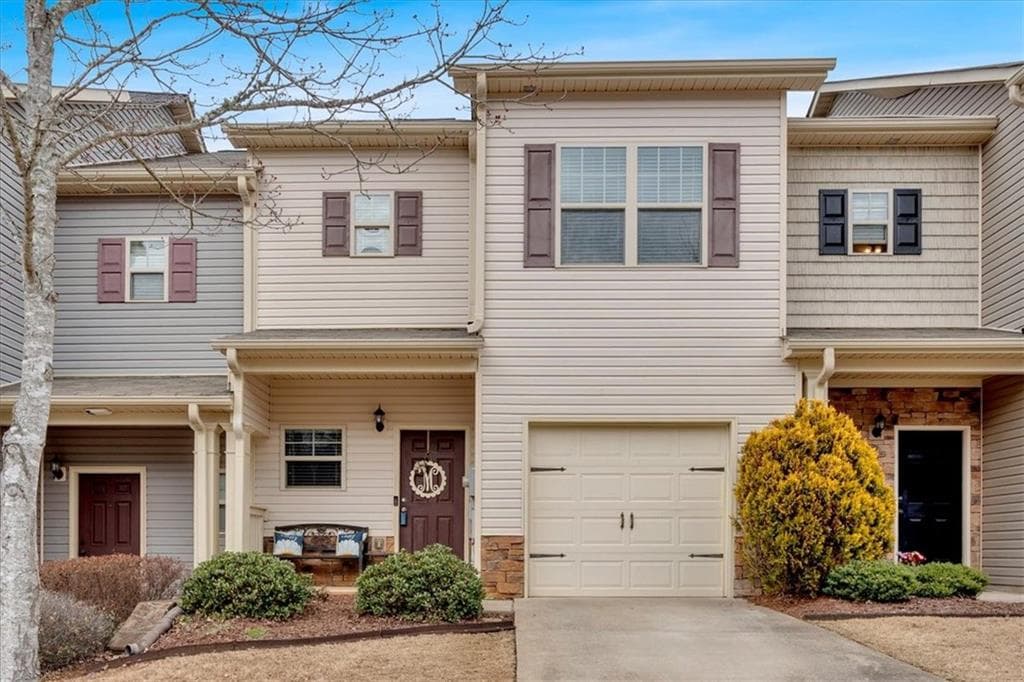 3 bedroom, 3 bathroom townhouse sold at 553 Oakside Place, Acworth, GA 30102