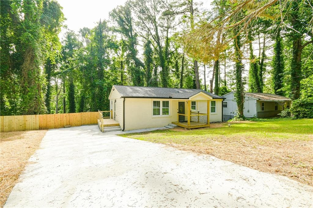 3 bedroom, 3 bathroom single family residence sold at 2493 Swallow Circle, Atlanta, GA 30315