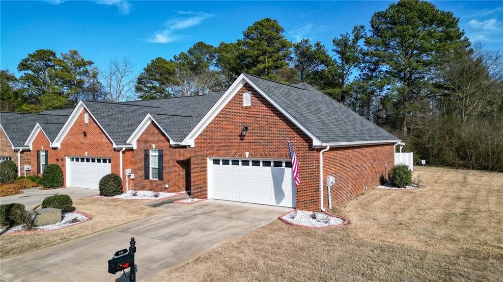 2 bedroom, 2 bathroom townhouse sold at 231 Regency Lane, Calhoun, GA 30701