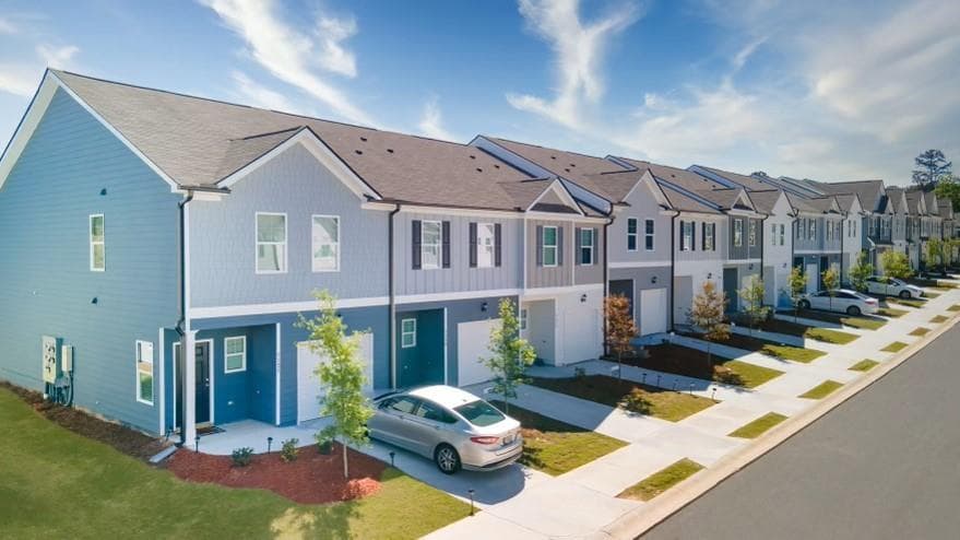 3 bedroom, 3 bathroom, 1,467 sq ft townhouse sold at 4272 Notting Hill Drive 25, Atlanta, GA 30331