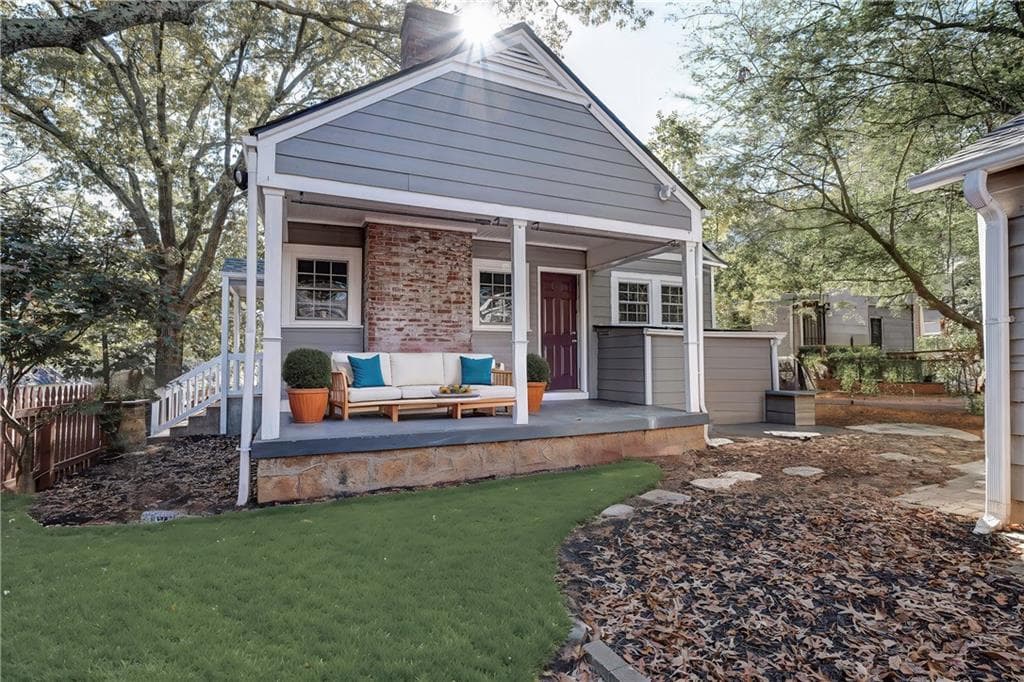 2 bedroom, 1 bathroom, 884 sq ft single family residence sold at 371 Blake Avenue, Atlanta, GA 30316